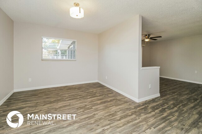 Foto del edificio - 1102 E Normandy Blvd