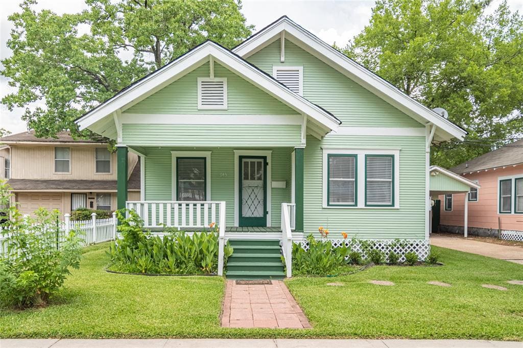 Primary Photo - 745 E 18th St