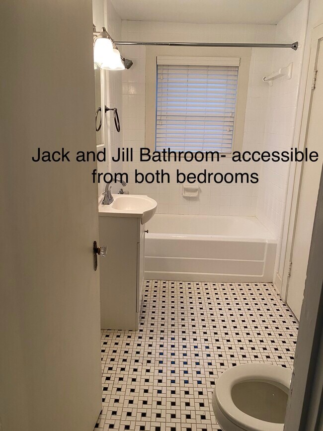 Building Photo - 2614 Belmont Blvd