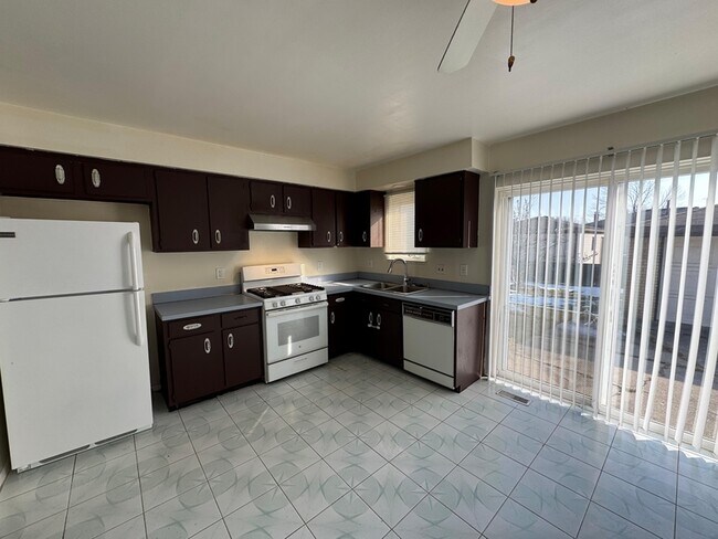 Building Photo - 16024 Wellington Ave