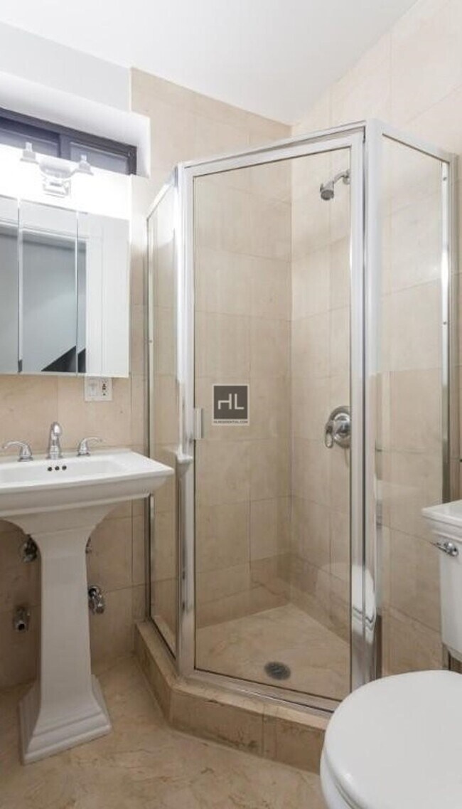 Building Photo - AVENUE B