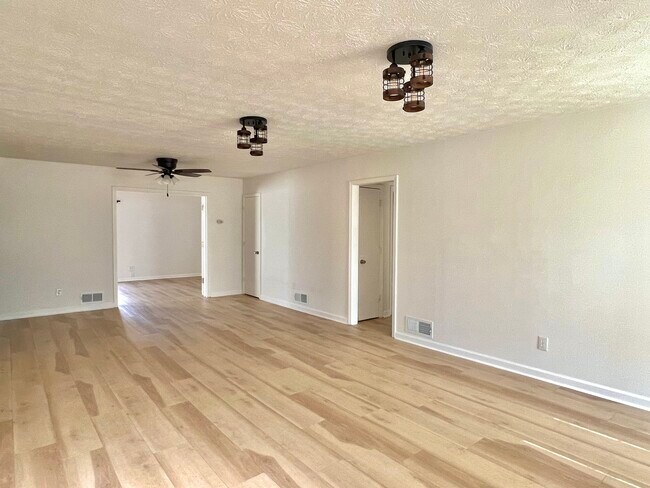 Foto del edificio - 2502 Wildrose Cir