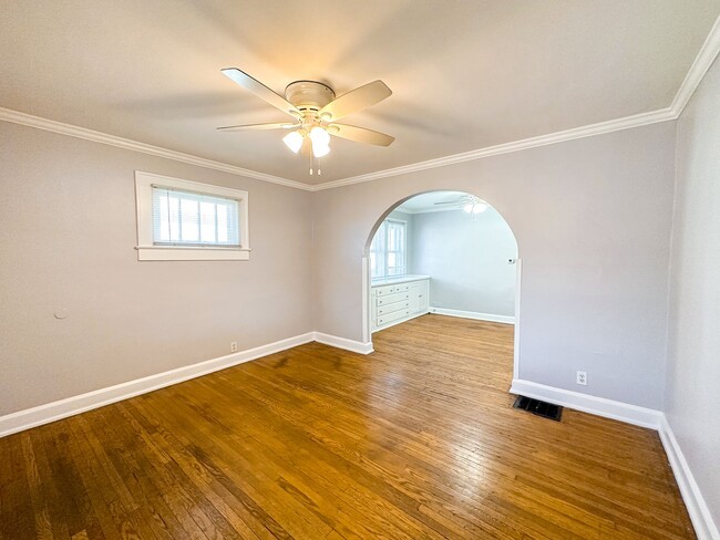 Building Photo - 867-867 N Linwood Ave