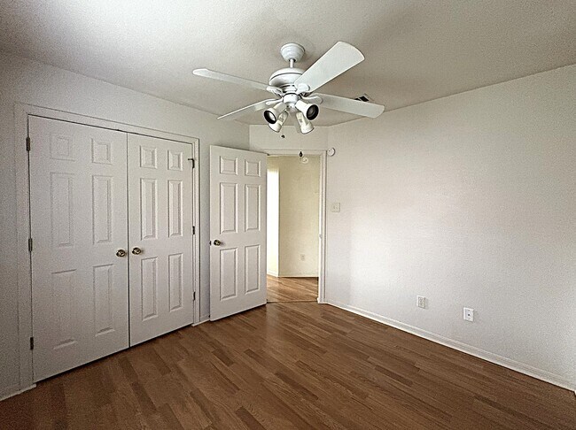 Foto del edificio - 3912 Bur Oak Dr