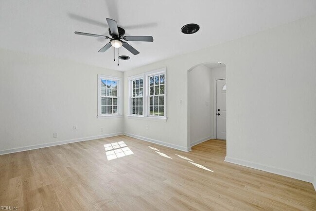 Foto del edificio - 3316 Vimy Ridge Ave