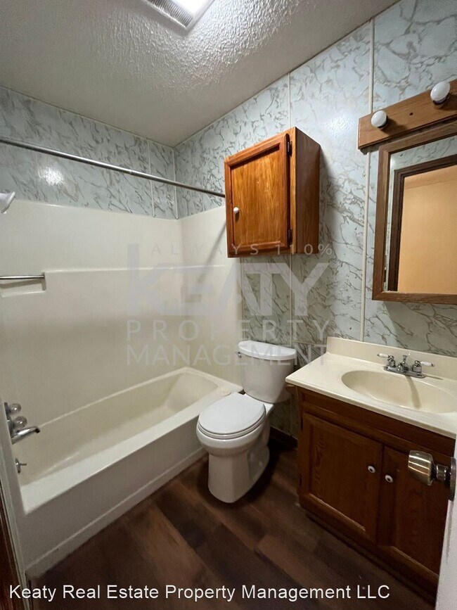 Building Photo - 2 br, 1.5 bath House - 2417 Robley Drive