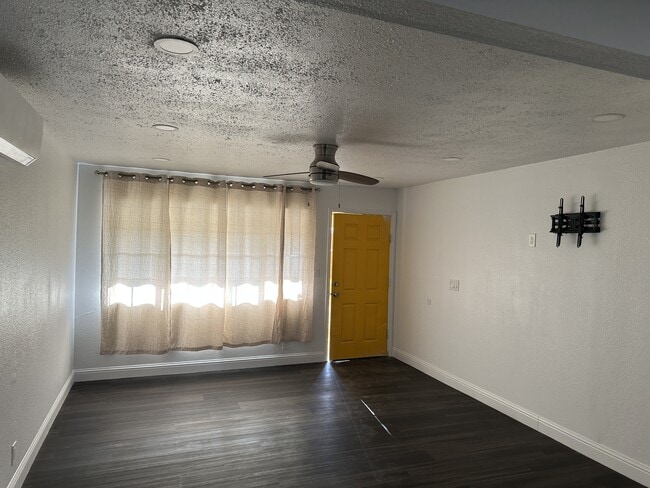 Building Photo - 347 Anthony Ave