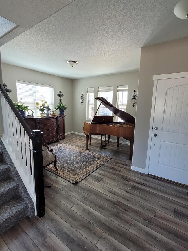 Building Photo - 10135 Thrive Ln