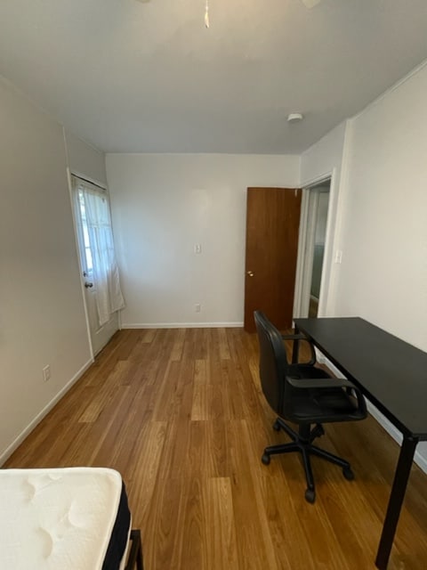 Building Photo - 109 S Elm St