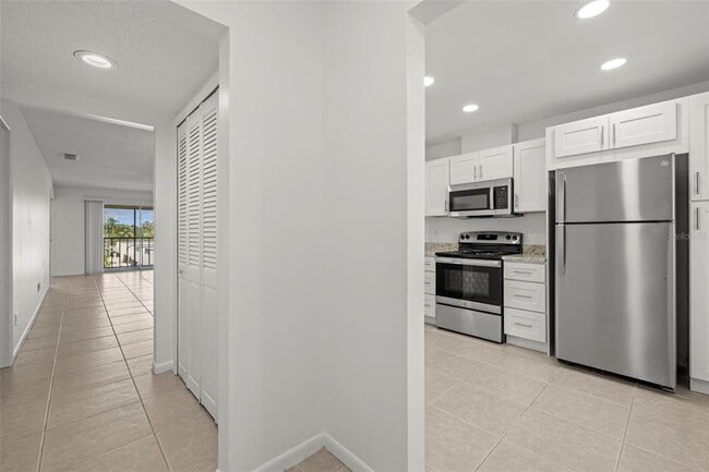 Building Photo - 8699 Bardmoor Blvd