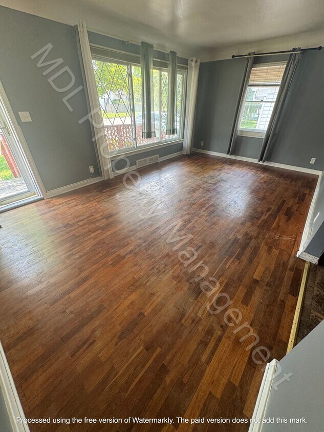 Primary Photo - 4 Bedroom Home w/ Attached Garage and a Su...