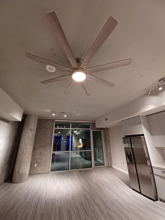 Building Photo - 608 S 3rd St