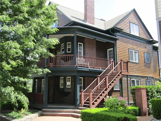Building Photo - 563-563 Hope St