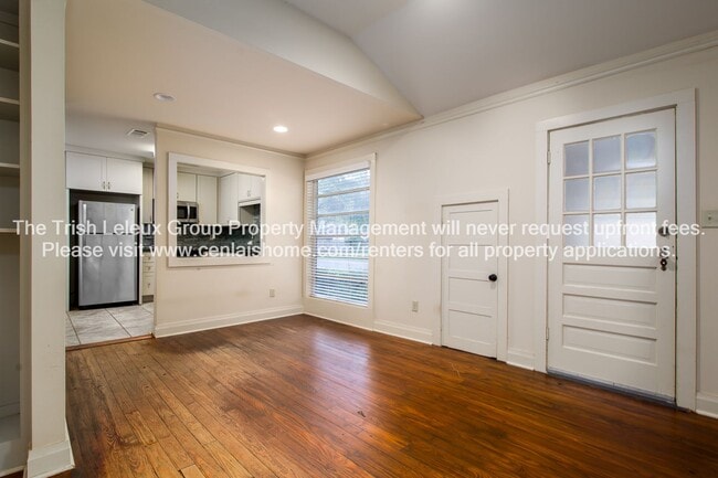 Building Photo - Large 2/1 Quiet Street