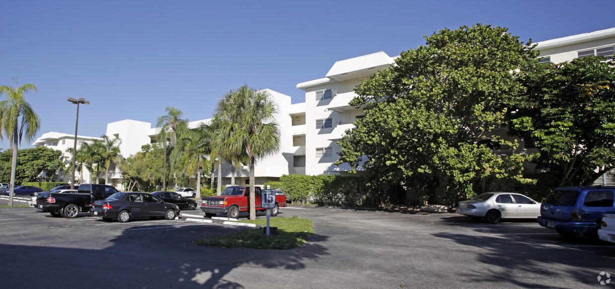 Building Photo - Village At Dadeland