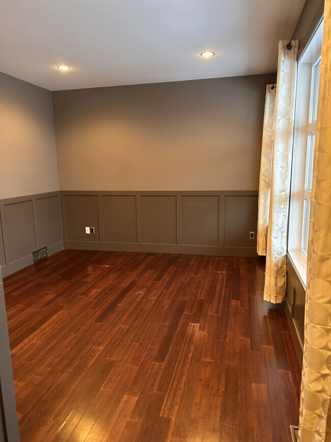 Photo du bâtiment - 411 Hampton Cir