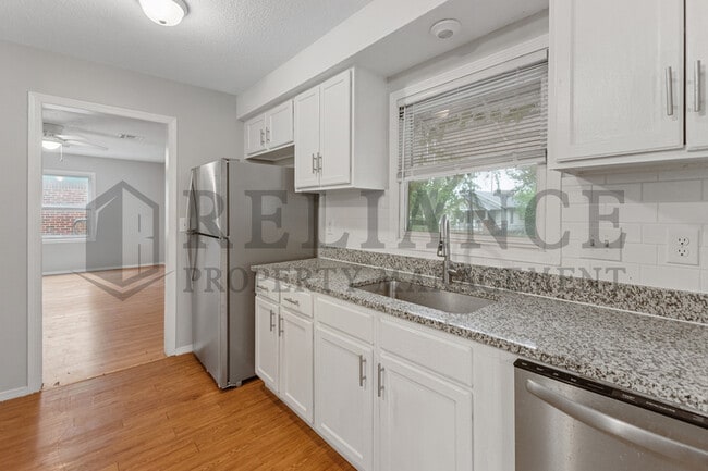 Building Photo - 1128 N Estelle St