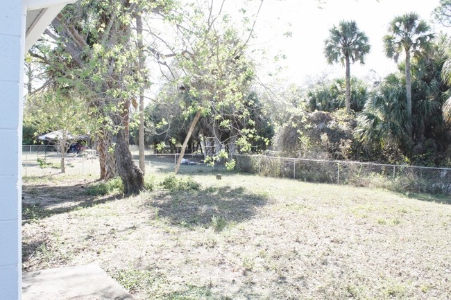 Building Photo - 400 Clay Street La Belle, FL 33935