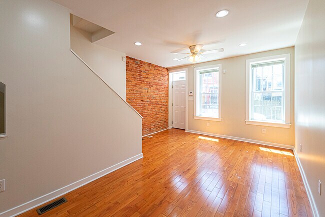 Building Photo - 2129 Earp St