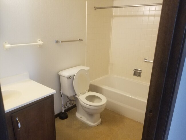 Building Photo - Jefferson Arms 1