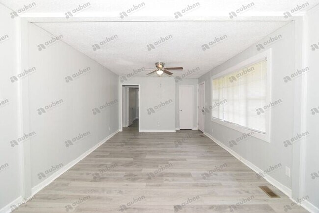 Building Photo - 2313 Henry Cir