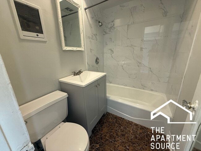 Building Photo - 837 W Wolfram St