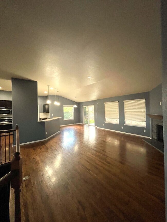 Foto del edificio - 6567 Forest Thorn Ct., 5-bedroom, 3-bathro...