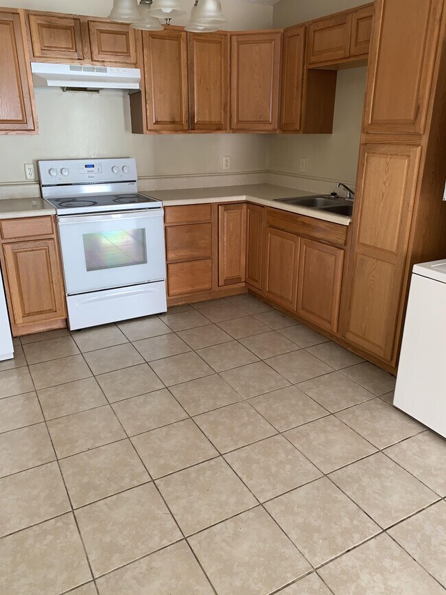Building Photo - 6823 Tiki Ln