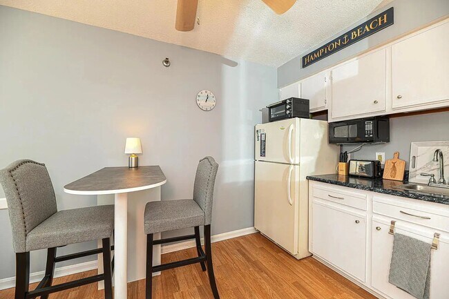 Building Photo - Hampton NH