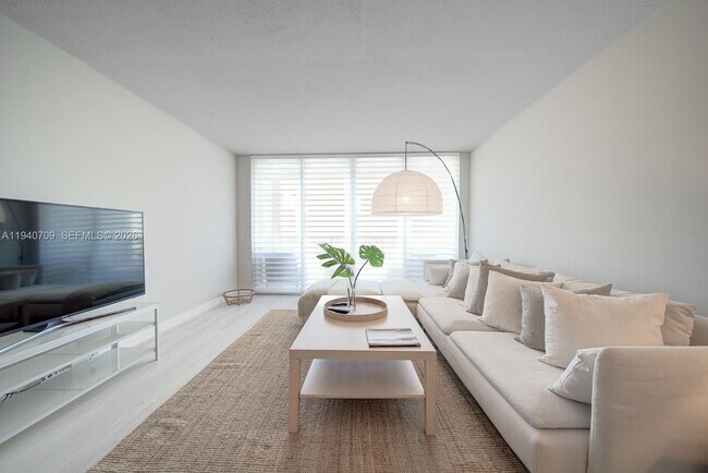 Foto del edificio - 1900 Sunset Harbour Dr