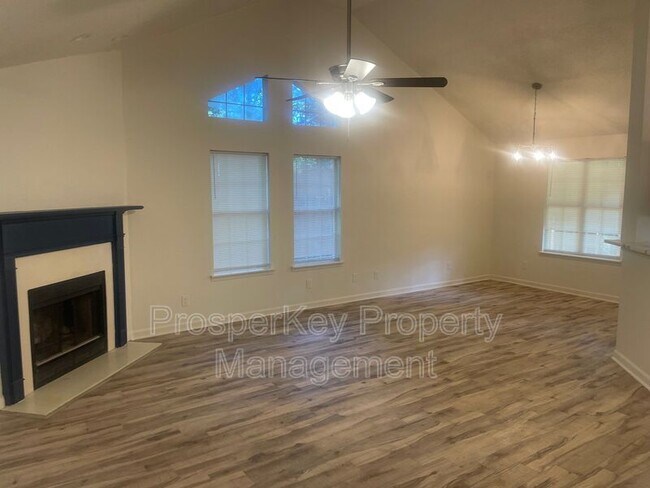 Building Photo - 207 Timber Ridge Dr