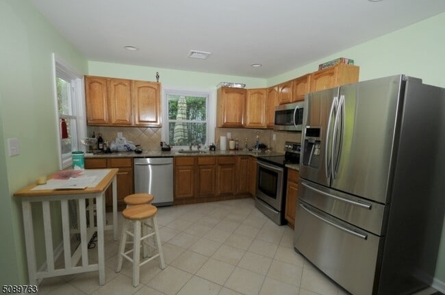 Building Photo - 512 Colver Rd