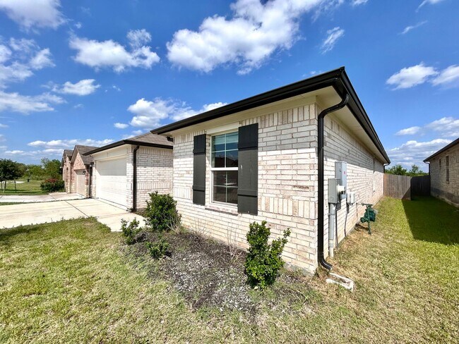 Foto del edificio - 13613 Rebecca Latimer Rd