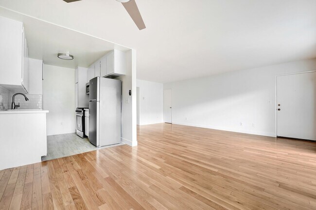 Foto del edificio - 3415 McLaughlin Ave