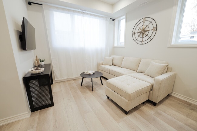 Building Photo - 192 Erie St