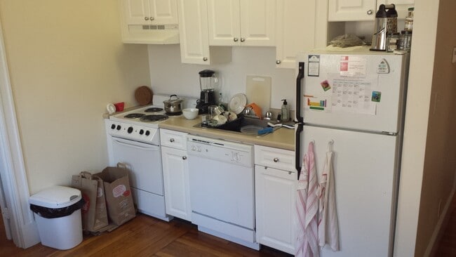 Building Photo - 17 Fairbanks St