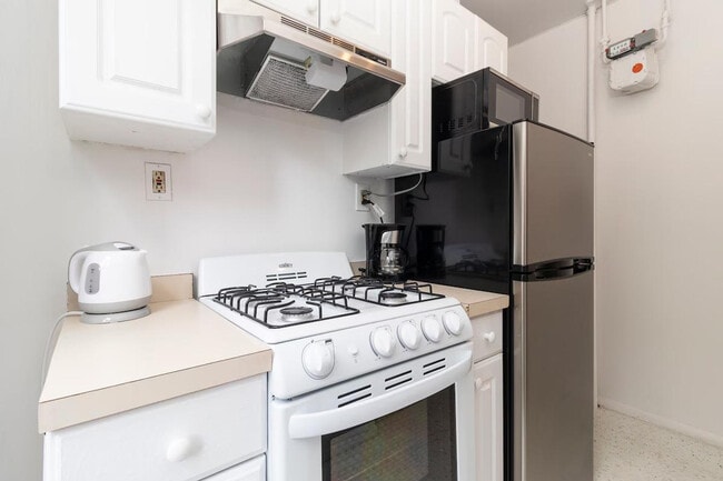 Building Photo - 306-318-318 E 96th St