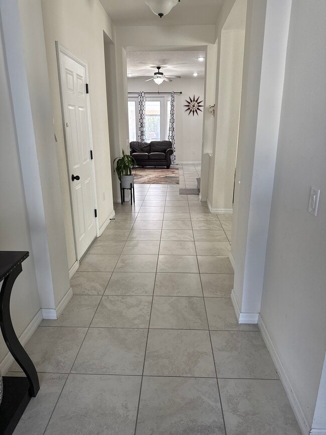 Building Photo - 12616 Salomon Cove Dr