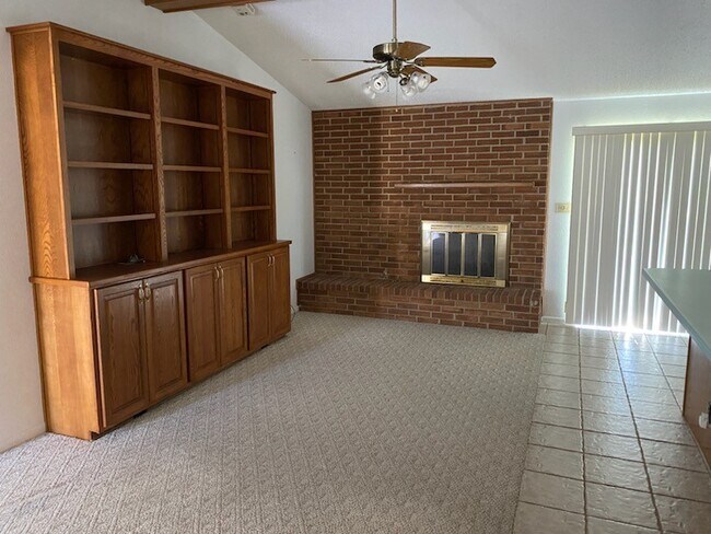 Foto del edificio - 325 32nd St NE