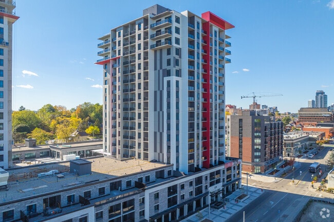 Building Photo - Vertikal