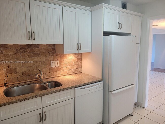 Foto del edificio - 10777 W Sample Rd