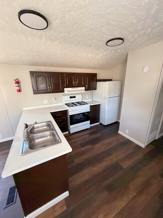 Building Photo - 11 Deerwood Park