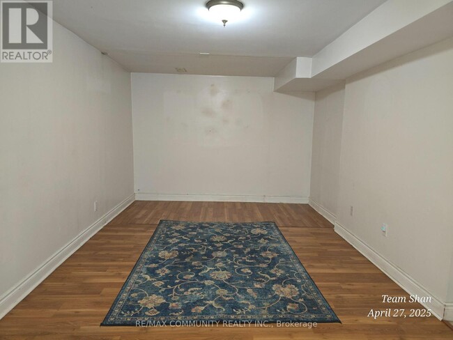 Building Photo - 2386 Denvale Dr