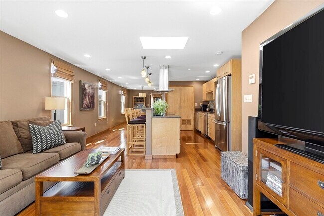 Foto del edificio - 419 E 3rd St