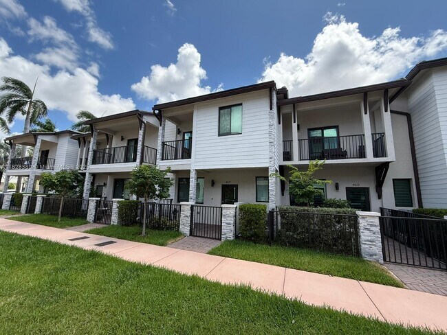 Building Photo - 4617 NW 83rd Path