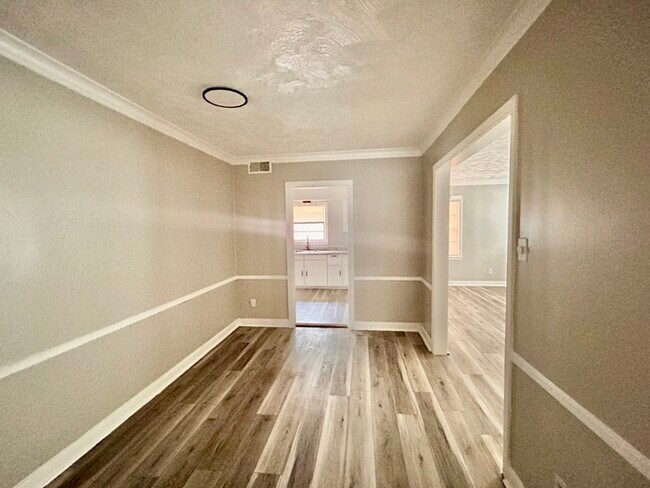 Foto del edificio - 1323 Brower St