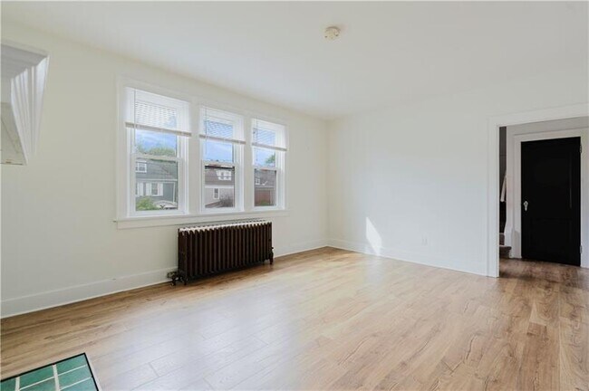 Foto del edificio - 2651 Pioneer Ave