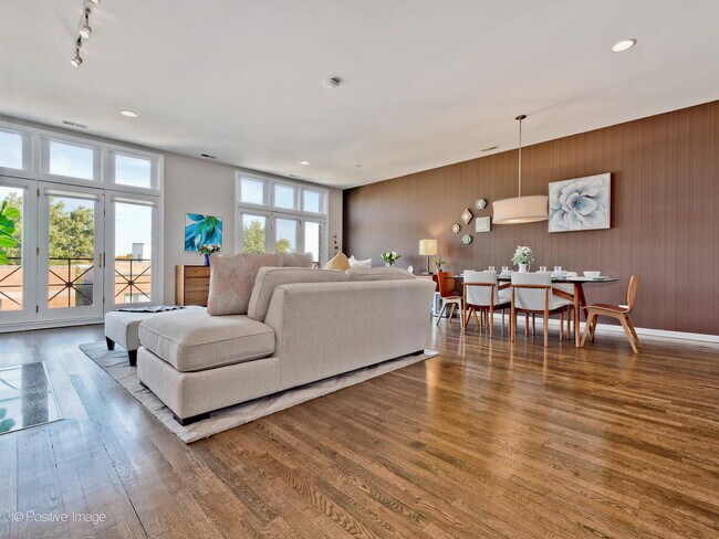 Building Photo - 1471 W Irving Park Rd