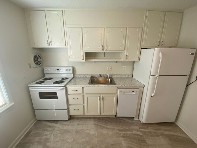 Foto del edificio - Renovated Apartment Near Duke West / W&D /...