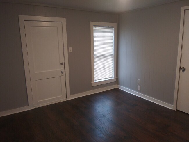 Building Photo - 219 Gillespie Dr